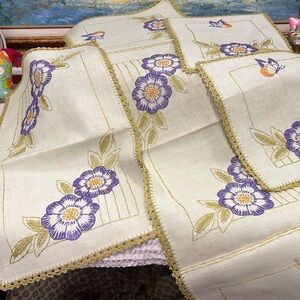 Vintage Embroidered runner set